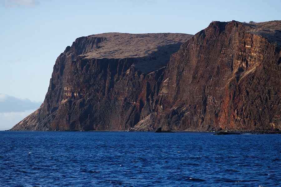 ラナイ島南岸の崖は険しい。