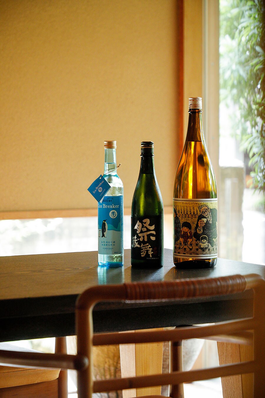 日本酒は「向井酒造」「竹野酒造」「木下酒造」など地元のものを揃える。