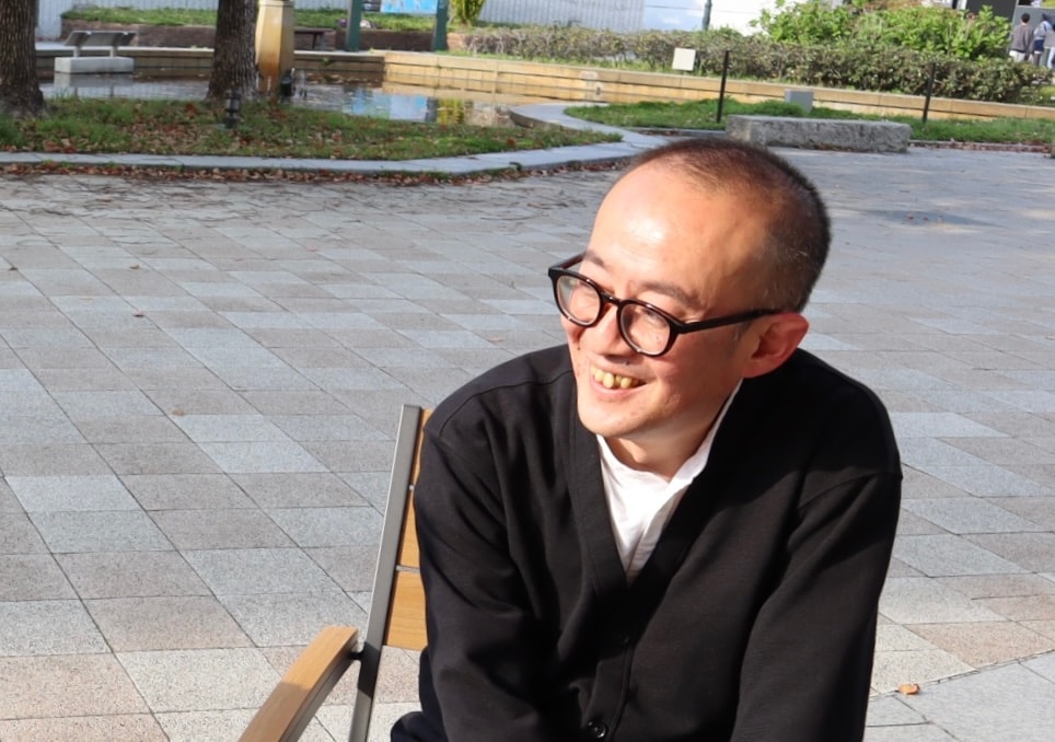 「『どうやったら人に届くのか』は永遠の課題」と語る安達もじりさん。