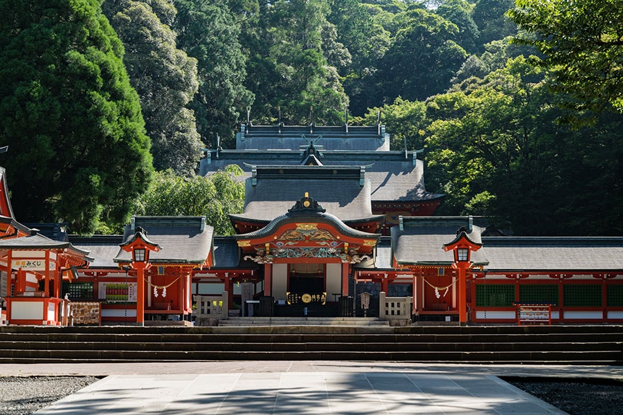 天照大神から地上をおさめるという命を受けた瓊瓊杵尊をはじめとする、神々が祀られている霧島神宮。