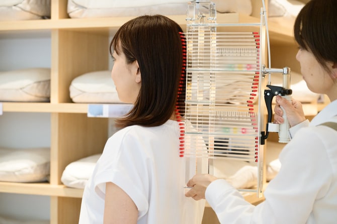 オリジナルの計測器・プレスシェイパーでチェック。