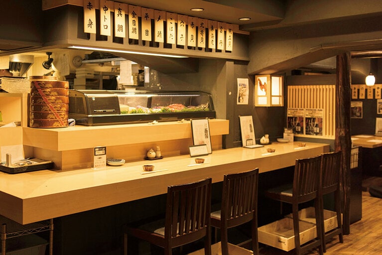 あこがれのカウンターでお寿司を。