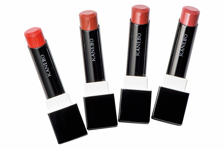 濃密なうるおいでメイクとケアを同時にかなえるルージュは、強さや気高さを表現する多彩なカラーが魅力。カネボウ モイスチャールージュネオ 全12色(左から：151、152、153、154) 各4,000円／カネボウインターナショナルDiv.(2019/9/4発売)