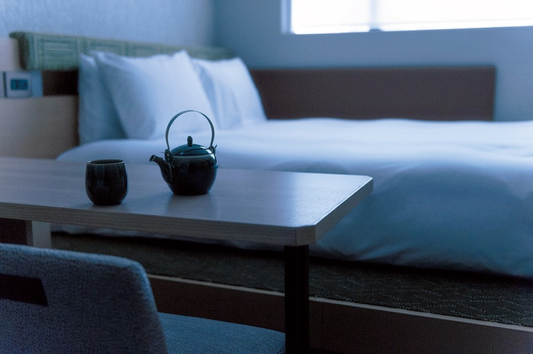 「2018年12月にオープンしたばかり。マットレスはエアウィーヴ、枕も2種を常備」CREA編集部