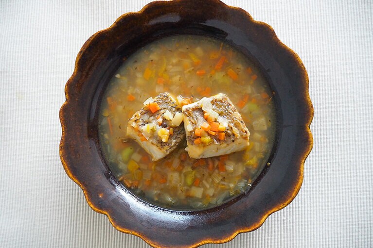 愛媛県産 鯛と8 種具材のミネストローネ 240g 950円。