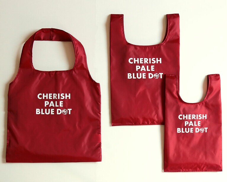 オンライン限定カラー。S、M、Lの3サイズ展開。