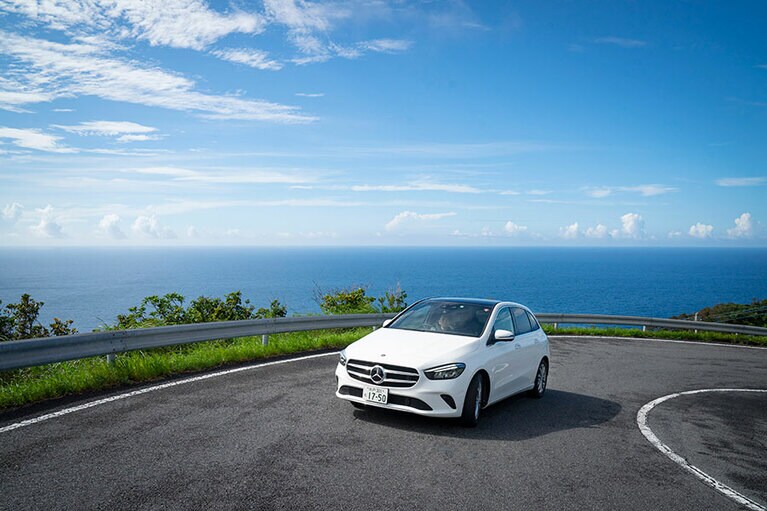 新型Bクラス。スポーティなエクステリアと、黒を貴重にした高級感のあるインテリアが特徴。