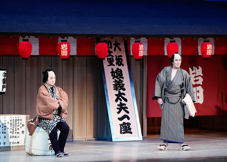 令和5年8月歌舞伎座『新門辰五郎』左より、新門辰五郎＝松本幸四郎さん、会津の小鉄＝中村勘九郎さん（©松竹）