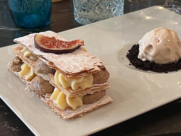 デザートはたっぷり2種類。いちじくのミルフィーユとレモンのアイスクリーム。