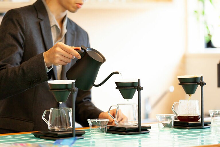 ハンドドリップコーヒーやラテアートをあしらったカフェラテをはじめとしたドリンクは、パンケーキの注文にプラス200円でセットにできる。