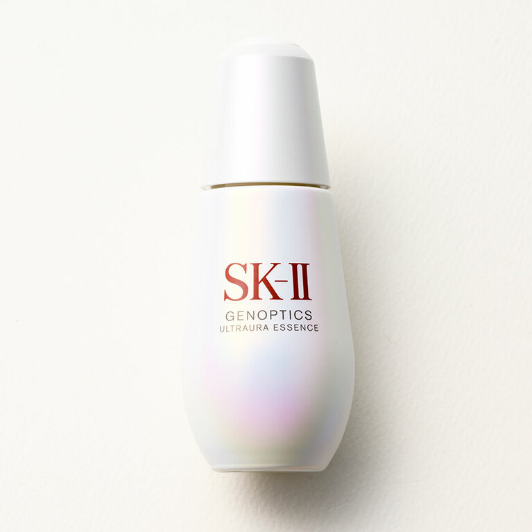 ジェノプティクス ウルトオーラ エッセンス［医薬部外品］50mL 28,600円／SK-II