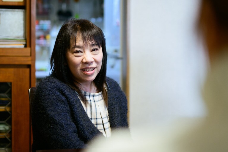 ナンシーさんには２歳下の妹・真里さんのほかに８歳下の弟がいる。ナンシーさんと真里さんは弟をことのほか可愛がったそう。「女装させたりしてました」