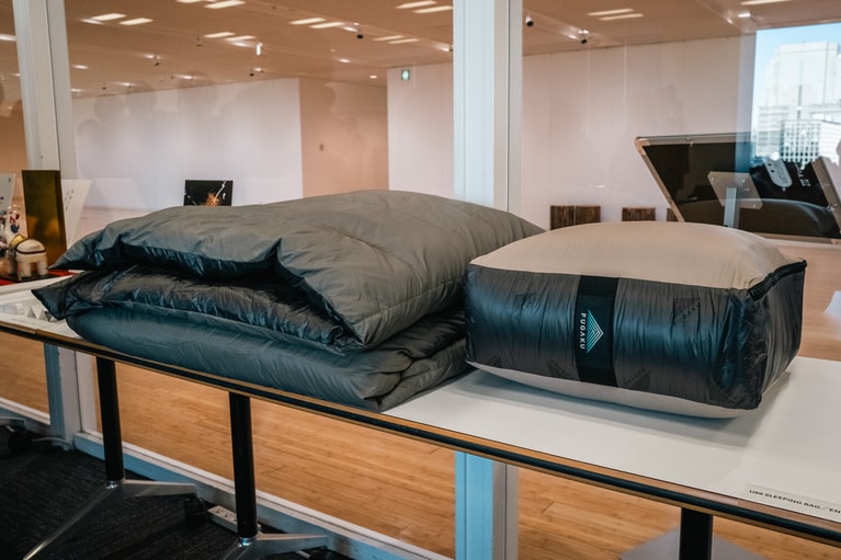 「U80 スリーピング バッグ／エンベロープ マルチ」事業者／富士新幸（代表取締役 白須資望）、デザイナー／富士新幸 岡部咲、清宮健一