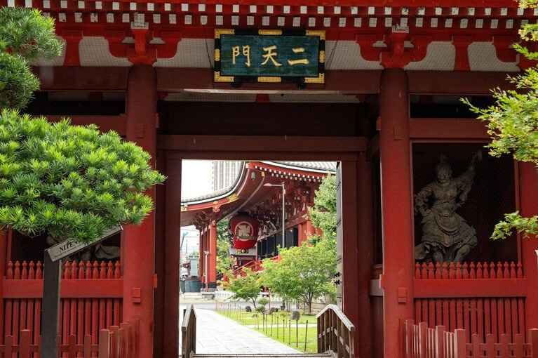 慶安2（1649）年に創建された二天門。
