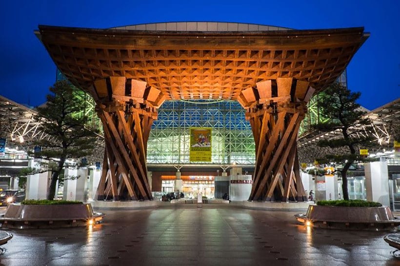 世界で最も美しい駅のひとつに選ばれている金沢駅。30gorkor/123RF