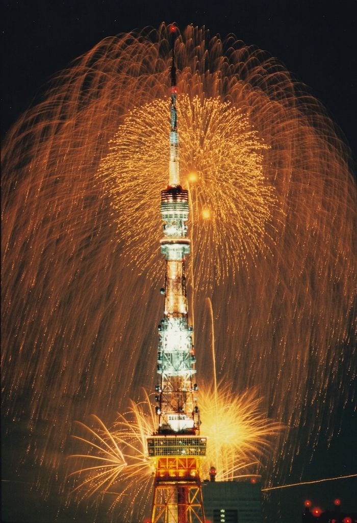 もう二度と撮ることのできない東京湾大華火祭の「東京タワーと花火」　©金武武