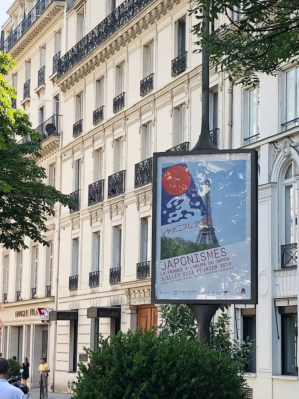 パリの街角で出会う「ジャポニスム2018：響きあう魂」のポスター。今世紀のジャポニスムは、フランスでどのような旋風を起こすのか。