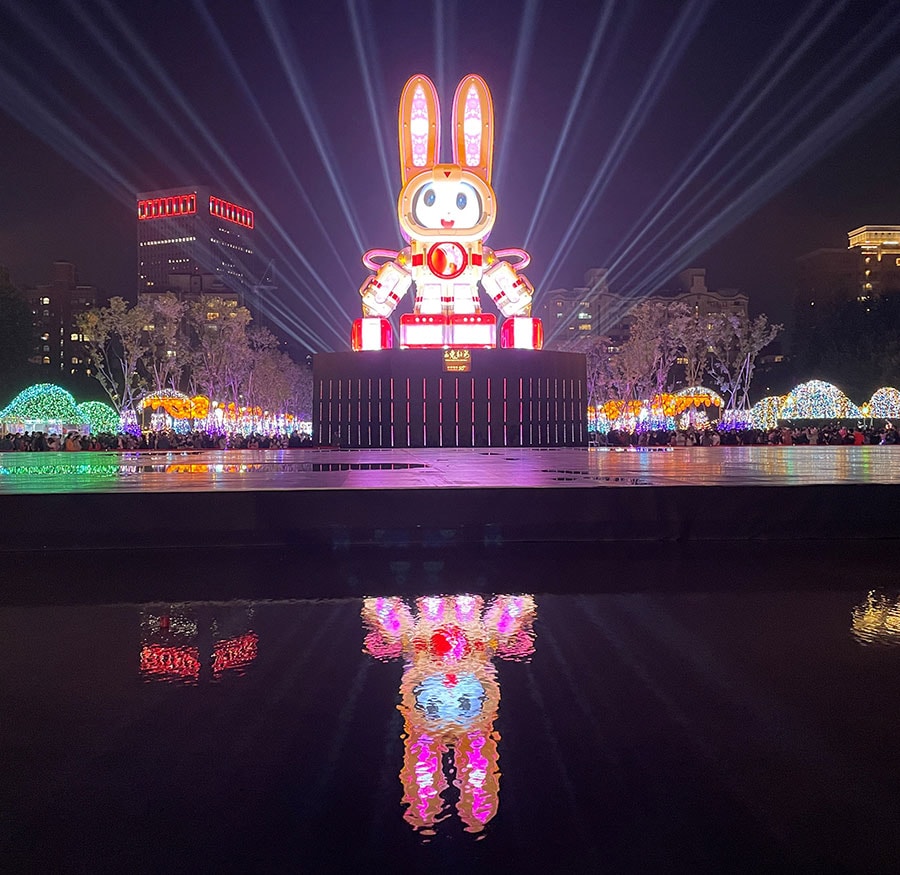 今年の干支・兎をモチーフにした「スペクタクル月ウサギ」。台湾が今後も輝き続け、世界に素晴らしさを届けていく、というメッセージが込められています。