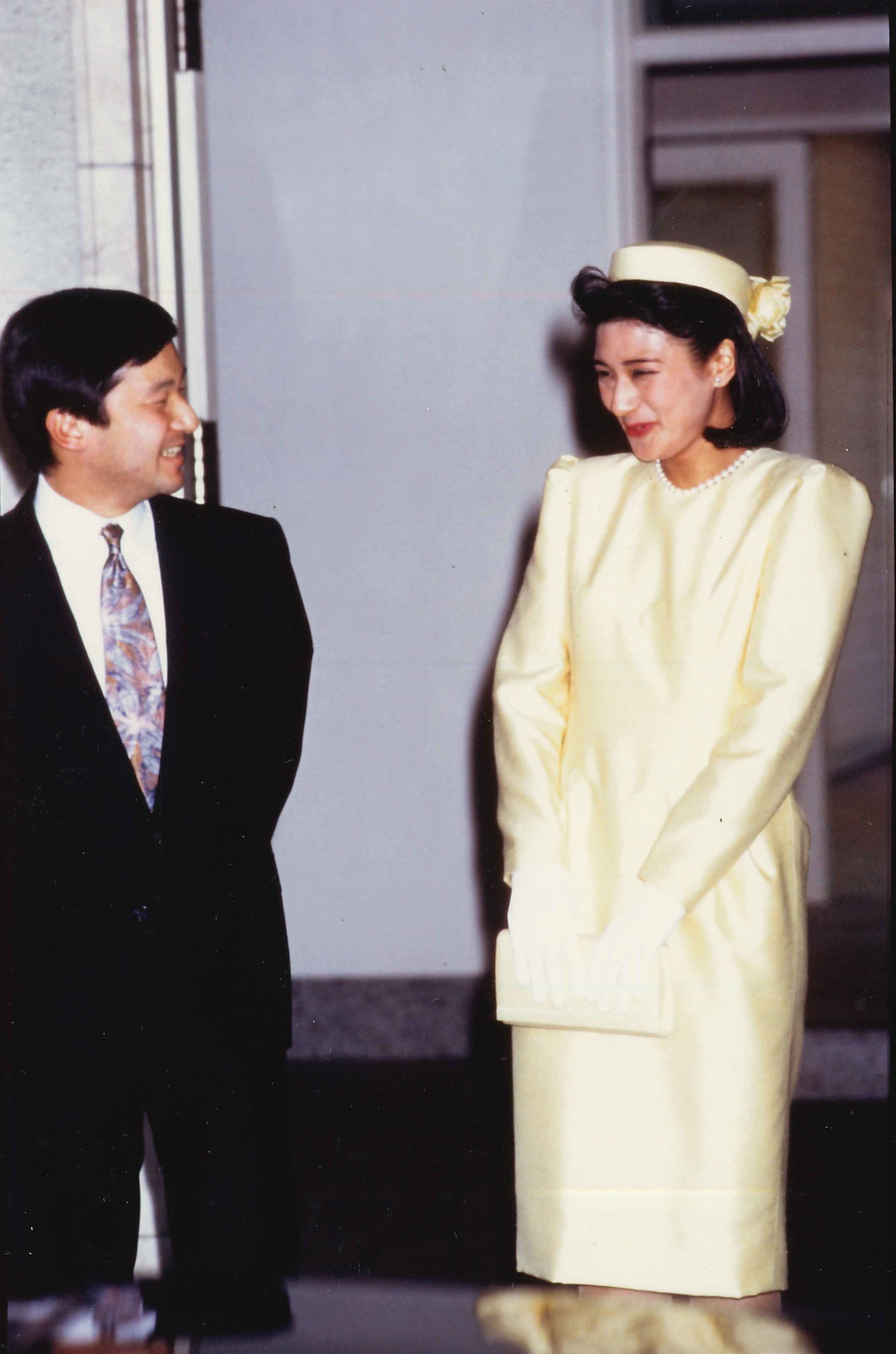 婚約会見後の皇太子徳仁さまと小和田雅子さん（1993年、当時）©JMPA