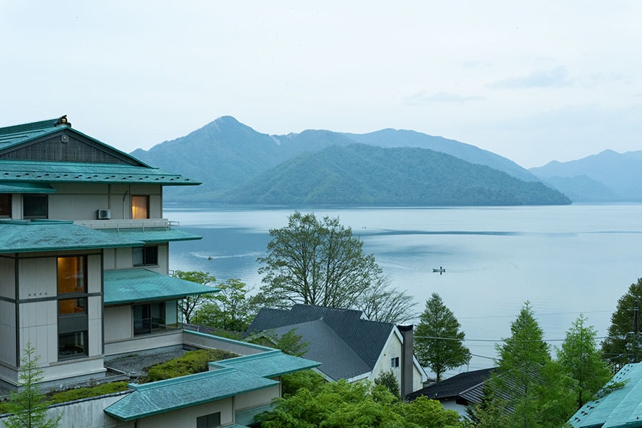 「界 日光」【前編】 中禅寺湖のほとりに佇む絶景温泉宿 優雅な伝統文化に触れる滞在を | ディスカバリーのその先へ 星野リゾートで体験する ...