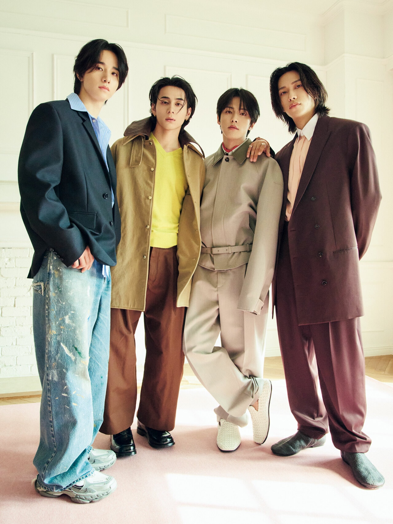 JI BLUE。左から佐藤景瑚さん（JO1）、西洸人さん（INI）、河野純喜さん（JO1）、池﨑理人さん（INI）。