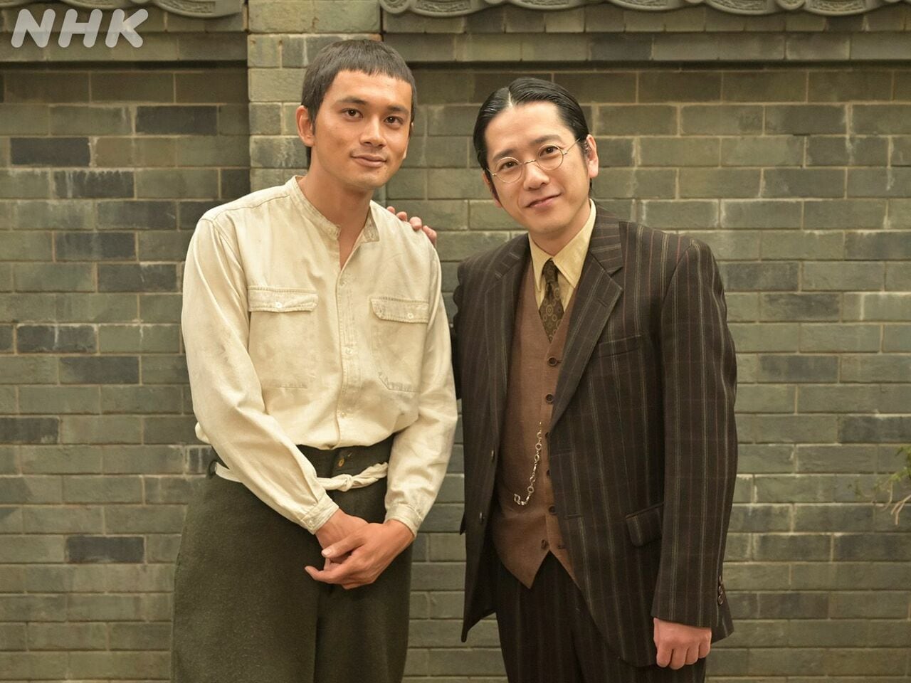 主人公・嵩を演じる北村匠海(左)と。亡き父役・二宮が再登場した第59回は「神回」と話題に(NHK『あんぱん』公式Xより)