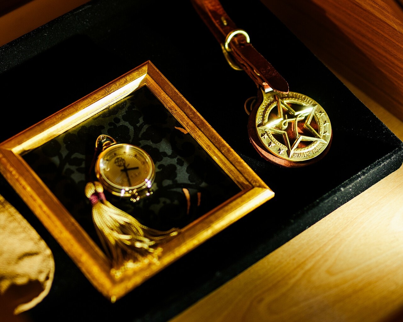 「ななつ星 in 九州」オリジナルのさまざまなアイテムも車内で販売。