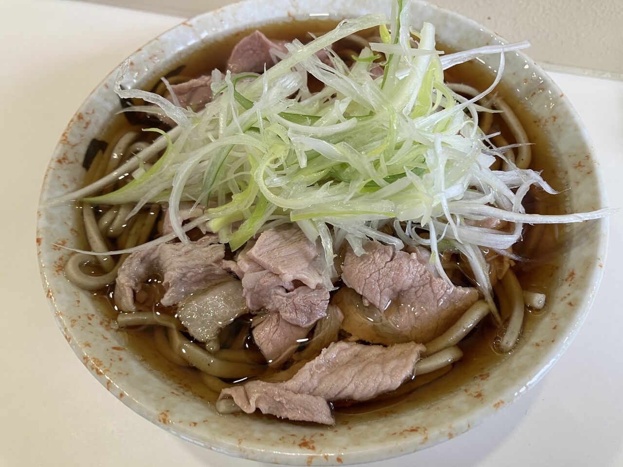 「肉そば」は「麺処盛盛」を代表する味