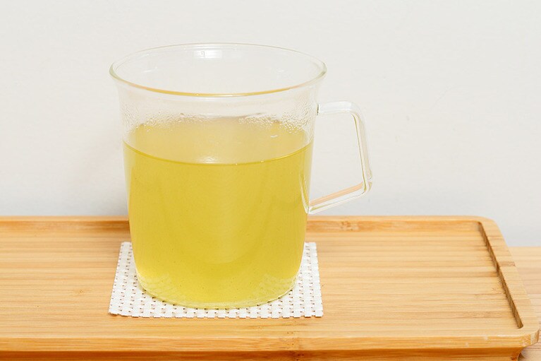 【煎茶のスープ】なんと、お茶がスープに変身します！　煎茶のさわやかさと甘み、あとから感じる昆布茶のうまみが新鮮な味わいの飲み方です。