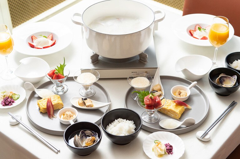 「雪ガールステイ」はスペシャルな朝ごはんつき。メインの鍋と優しい味の和食がおいしい。