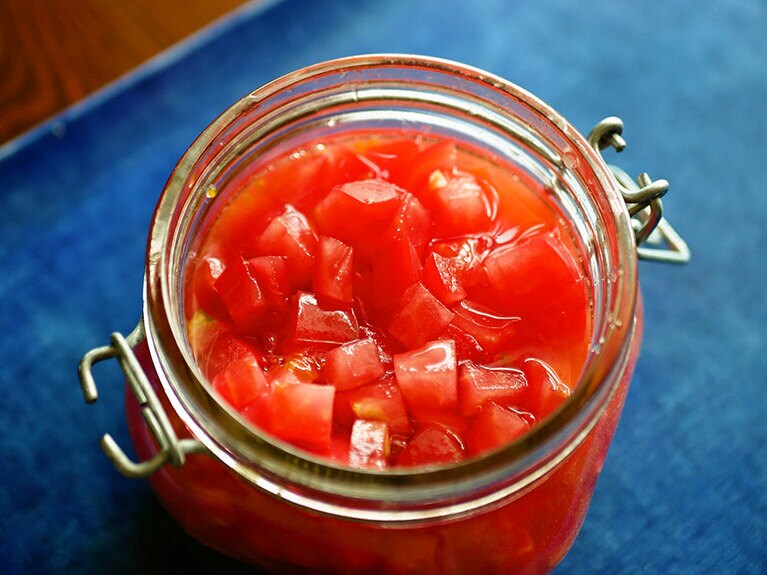 個人的なおすすめは、トマトをダイス(角)に切ってひたしたもの。