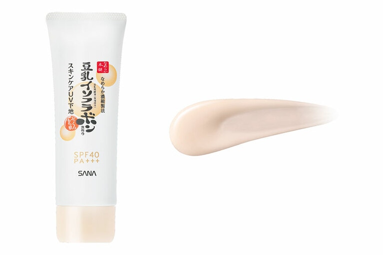 保湿ライン共通の、ふくゆたかを使った豆乳発酵液、ダイズ種子エキス、ダイズタンパクなどの美容成分を配合。潤う感触なのに、皮脂吸着パウダーのおかげで長時間崩れず、テカりもナシ。自然なピーチベージュで色ムラもカバーしてくれる。サナ　なめらか本舗　スキンケアUV下地 50g 1,100円／常盤薬品工業