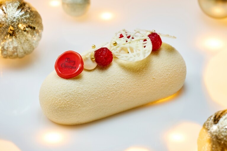 新作「ノエルブラン」7,128円。長さ約18cm、高さ約7cm（トッピング除く）、3～4名用。