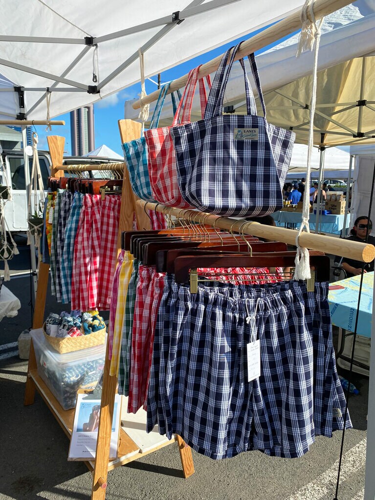 パラカを作り続けるメーカーは希少。地元の人はこれを求めて訪れます。