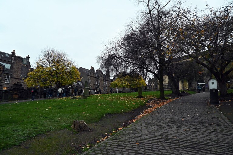 グレイフライヤーズ墓地。