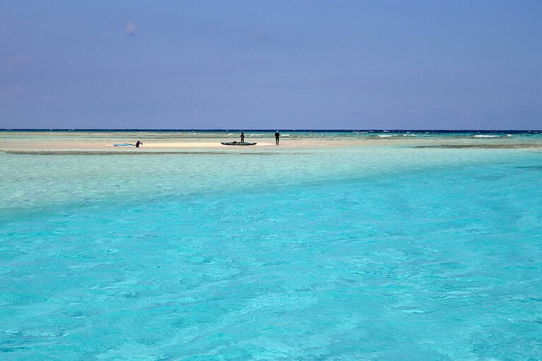 潮が引くにつれ、サンドバンクの面積が徐々に大きくなっていきました。