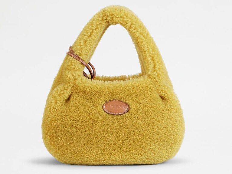 シャツ バッグ ホーボー ミニ W24×H18×D10cm 全4色(ピンク：三越伊勢丹限定色、ブルー：阪急うめだ限定色) 各218,900 円／トッズ・ジャパン