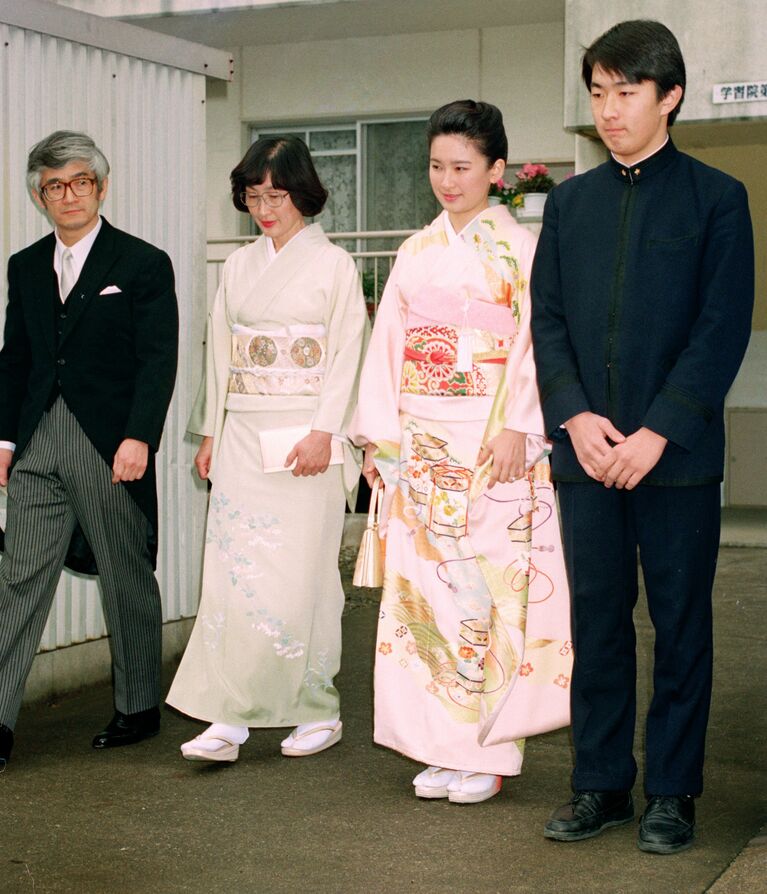 礼宮さまと川嶋紀子さん（当時）の「納采の儀」での川嶋ご一家　©時事通信社