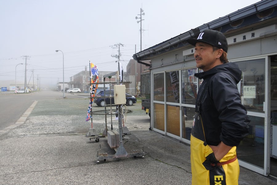 泰安丸の田中 慶さん。10人兄弟のうち、3人が大型船所有の漁師さん。イカやスケソウダラを求めて、奥尻まで行くそうです。