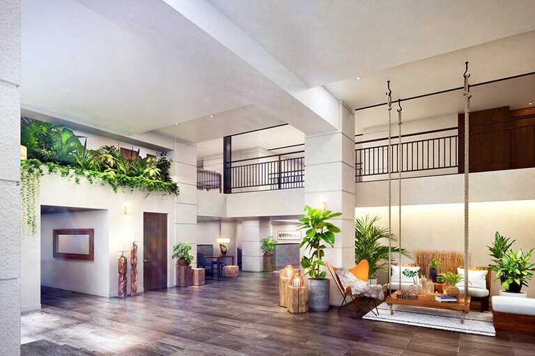 明るい光と心地よい静寂に満たされるエントランス。