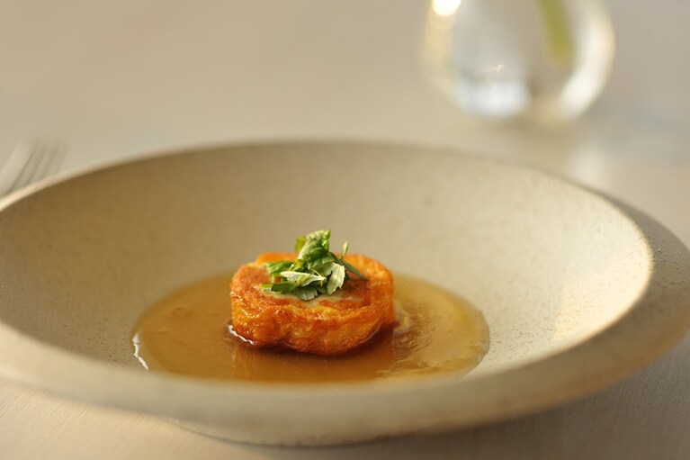 〈KAGISUMA-美ぎ島-〉から、濃厚な出汁の味わいに沖縄の心を感じる「TIN’IN Style 麩イリチー」。