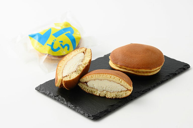 大盛堂「レアチーズのどら焼き」各350円／熊本県