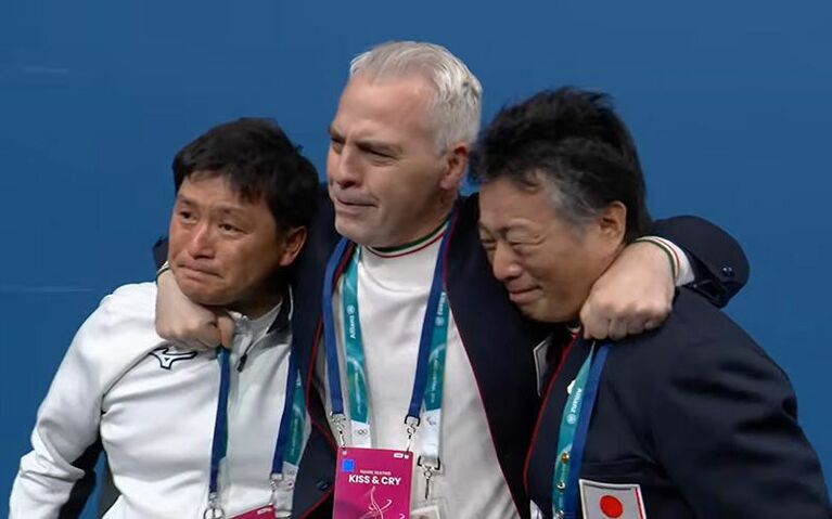 左から渡部文緒トレーナー、ブルーノ・マルコットコーチ、竹内洋輔強化部長（YouTubeより）