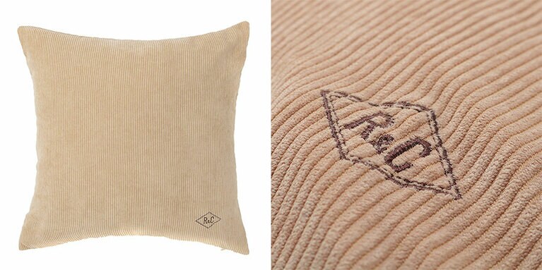 コーデュロイ クッションカバー BE 690円。