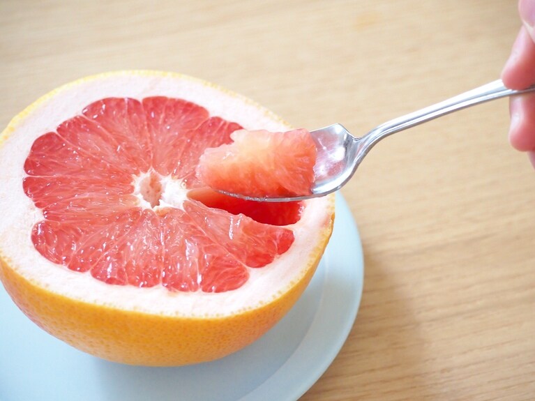 グレープフルーツはそのままで食べるのはもちろん、サラダに加えたりジュースにしても。