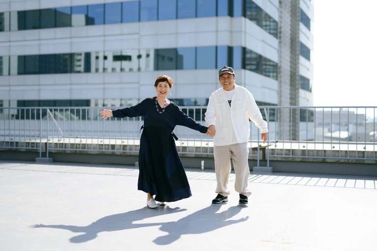 近田春夫さんと阿川佐和子さん。