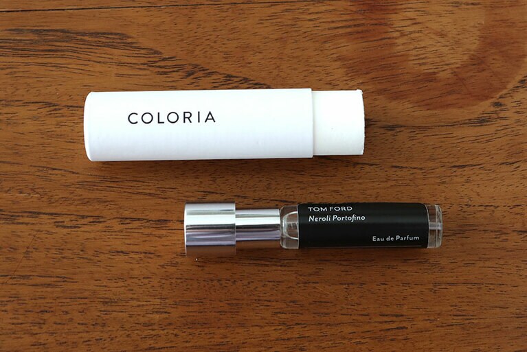 香水は4ミリリットル分ボトルに入って届き、付属のアトマイザーに入れて使用する。4ミリリットルは、毎日1〜2プッシュして約1カ月程度でなくなる容量。