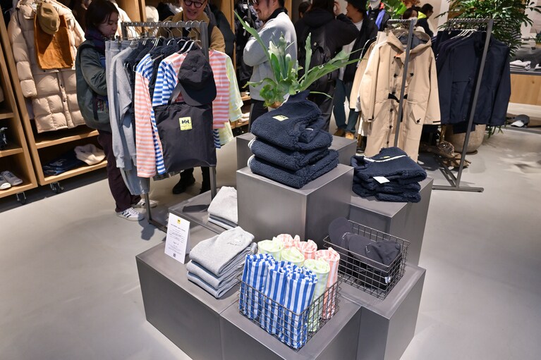 ヘリーハンセン×アニエスベー。