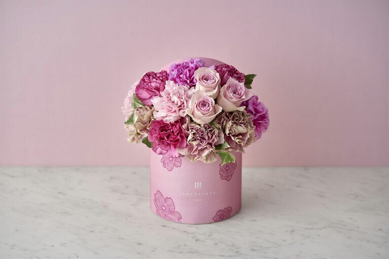 Dreamy Pink(バラ、カーネーションの生花) 10,000円。