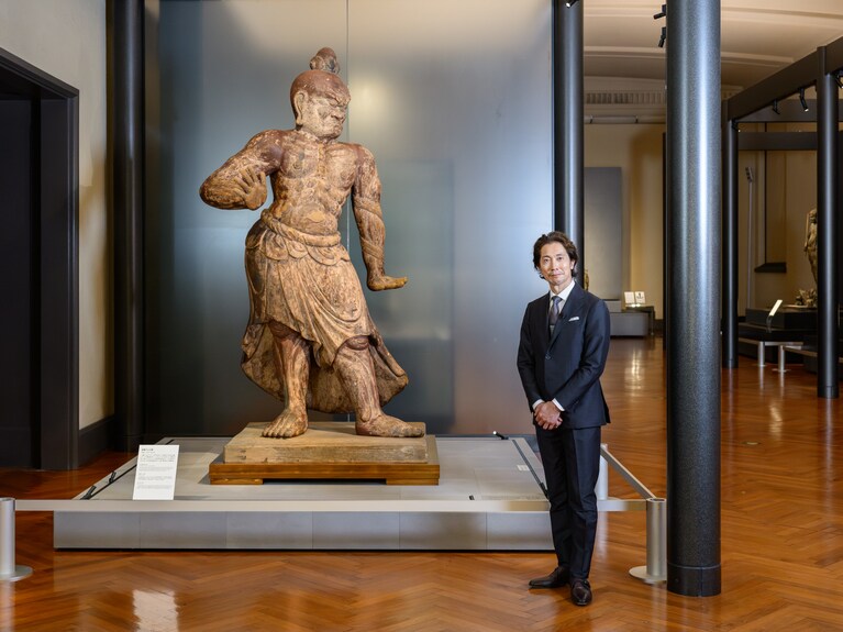 力強さと穏やかさを併せ持つ金剛力士立像に「圧倒されました」と佐々木さん。